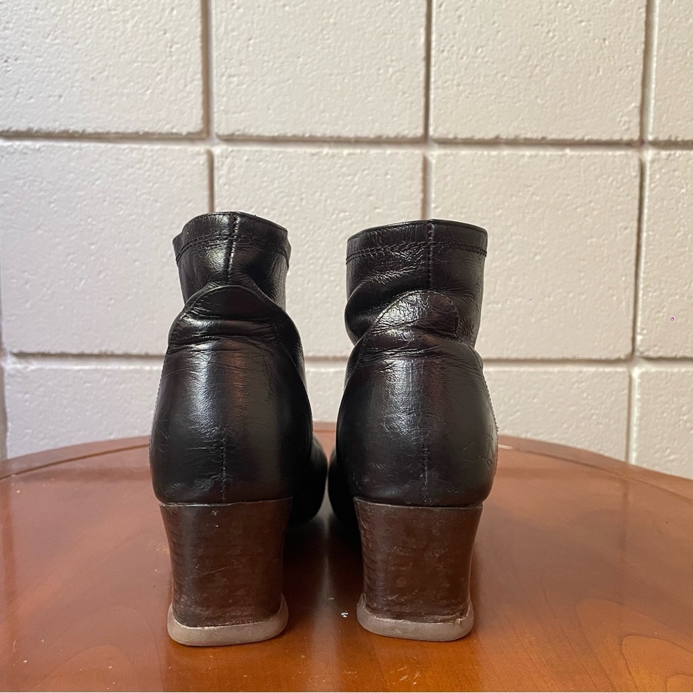 John Fluevog Women’s Operettas Giulia Black Leather Ankle Boots | US 6 - Picture 3 of 9
